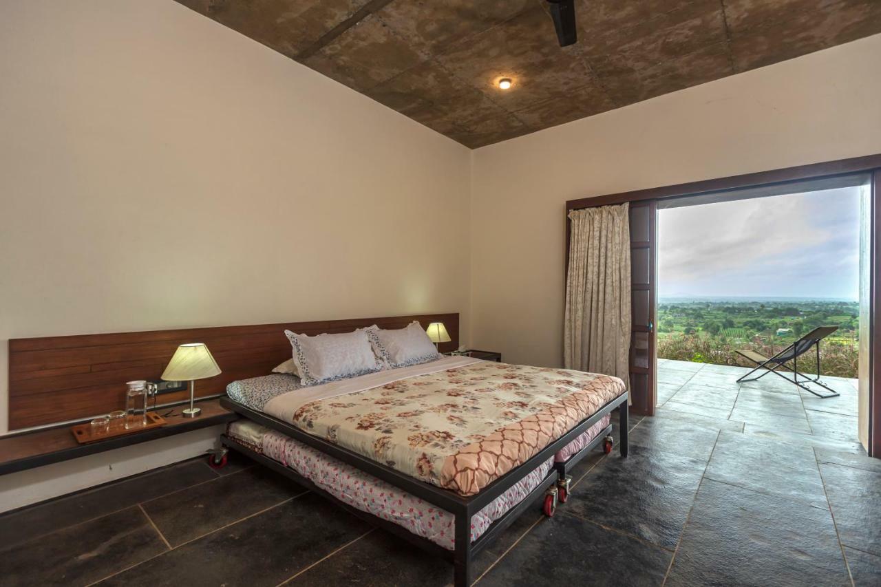 Saffronstays Zen, Igatpuri - Lake-View Villa With Indoor And Outdoor Games Екстер'єр фото